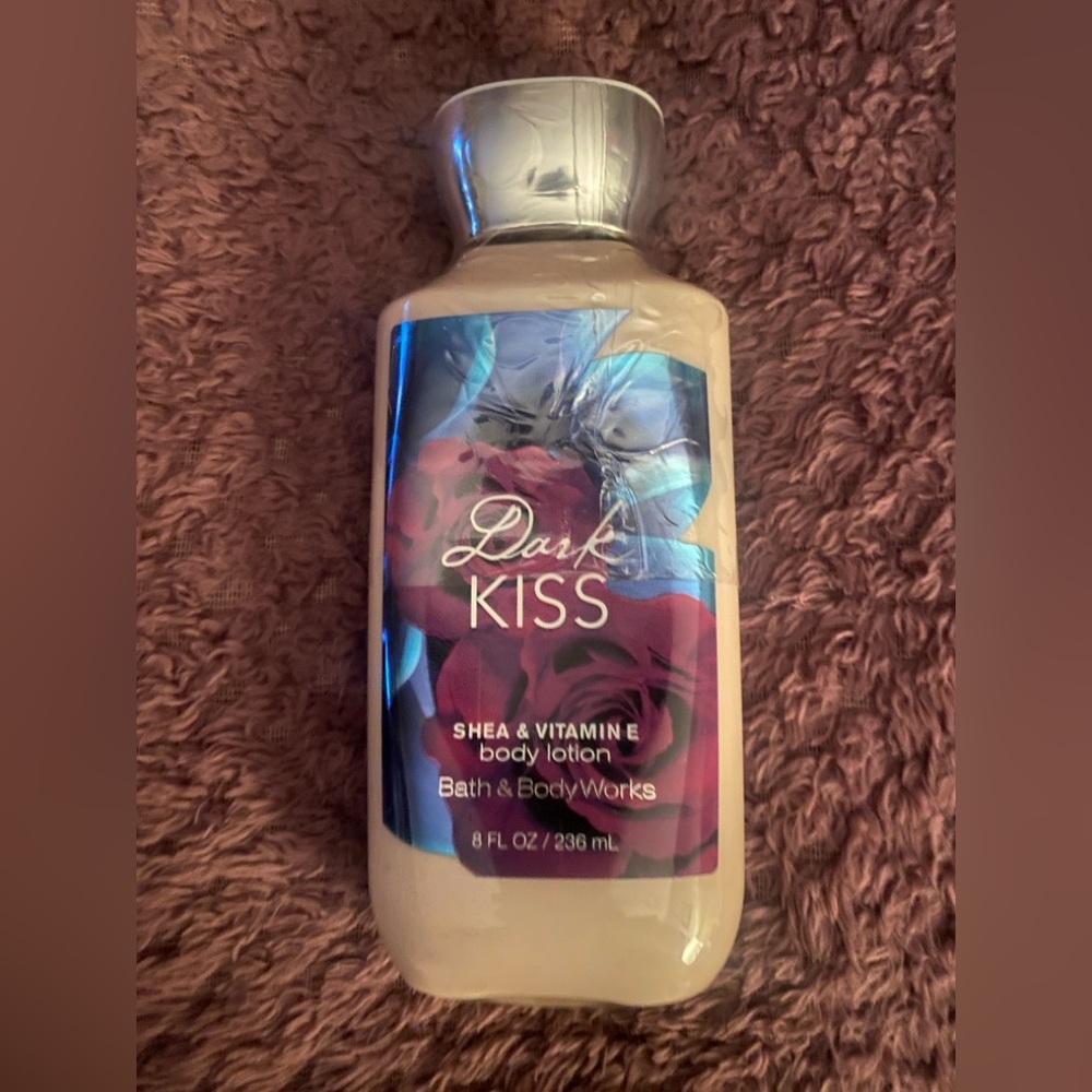💜NWT! Bath and Body Works Dark Kiss Body Lotion- 8fl oz. 💜 - Picture 2 of 4